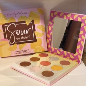2 Palettes!!!!!! Beauty bakeries eyeshadow palette and highlighter palette